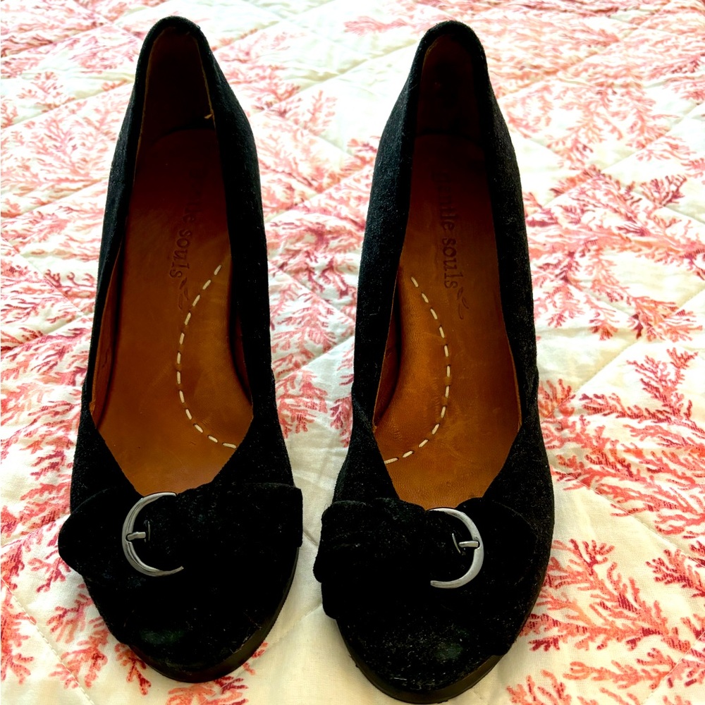 Women’s Gentle Souls wedge shoe with peep toe. Black leather suede.